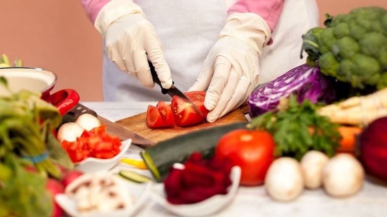 Vigilância Sanitária abre inscrições para curso gratuito de manipulação de alimentos