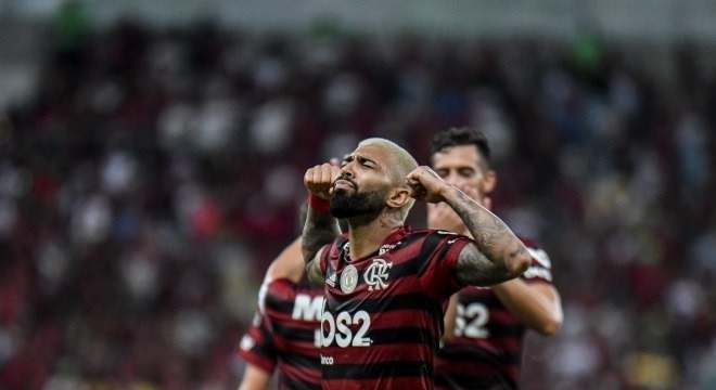 Com golaço de Gabigol, Flamengo vence Santos e leva primeiro turno Gabigol marcou golaço e fez sua tradicional comemoração na vitória do Flamengo. Nayara Halm/Estadão Conteúdo
