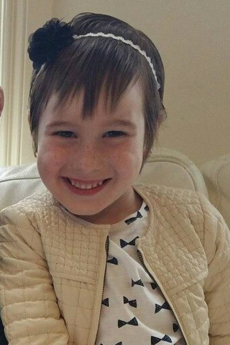 Briella (à direita) com os irmãos Foto: Facebook / Reprodução
