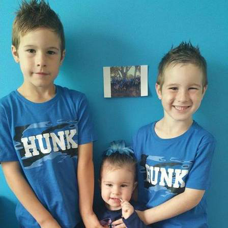 Briella (à direita) antes da transição Foto: Reprodução / Facebook

