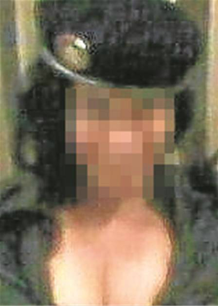 Patty em ação: farda da PM Foto: Via WhatsApp