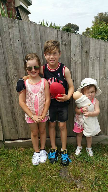 Criança muda de gênero depois de tentar cortar o próprio pênis para ser menina