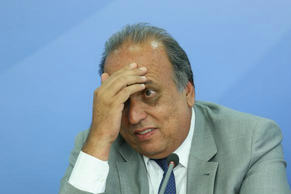 Luiz Fernando Pezão teve a cassação mantida pelo TRE-RJ por abuso de poder econômico e políticoValter Campanato/Agência Brasil
