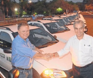 Ministro Blairo Maggi participou da entrega de veículos para uso de técnicos da Agraer na - Gerson Oliveira 