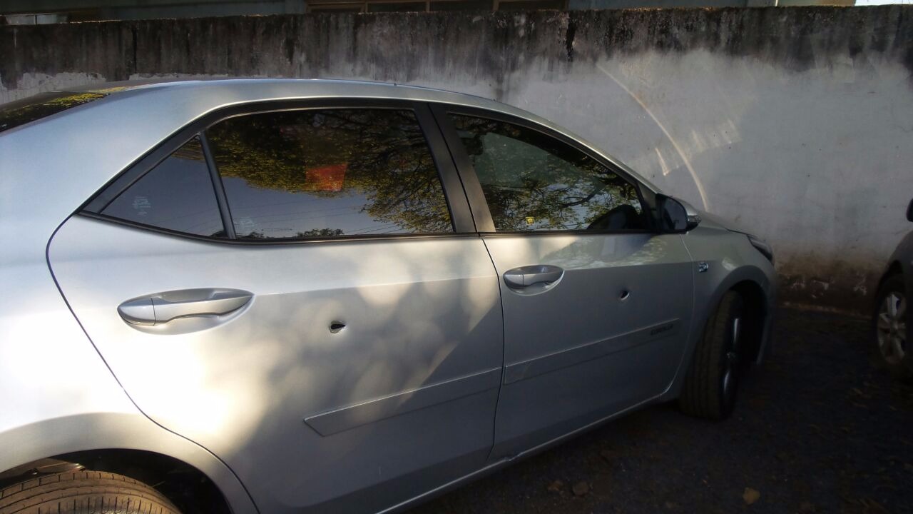 Menor 14 anos pega carro de avós, foge da PM e acaba baleado