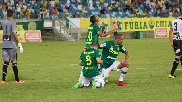 Comemoração do gol pelo time do Cuiabá