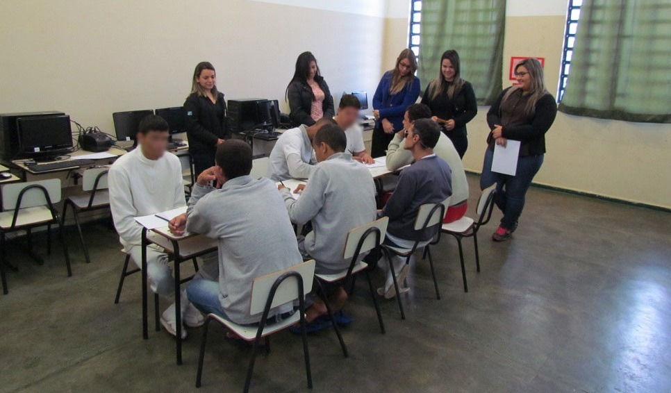 Grupos terapêuticos levam enfrentamento à drogadição em presídios do interior