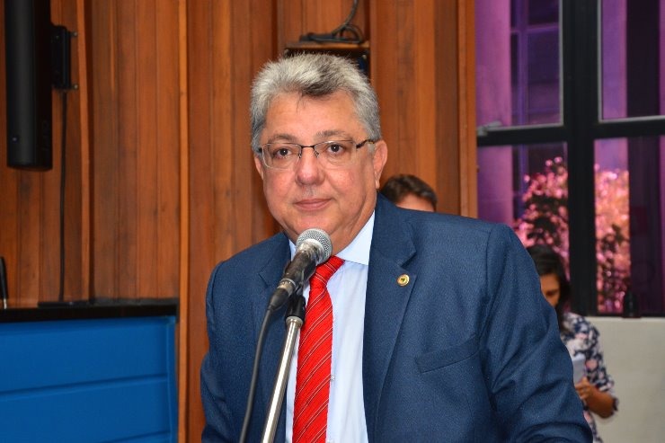 Evander pede agilidade nos projetos que tratam de direitos dos enfermeiros Divulgação