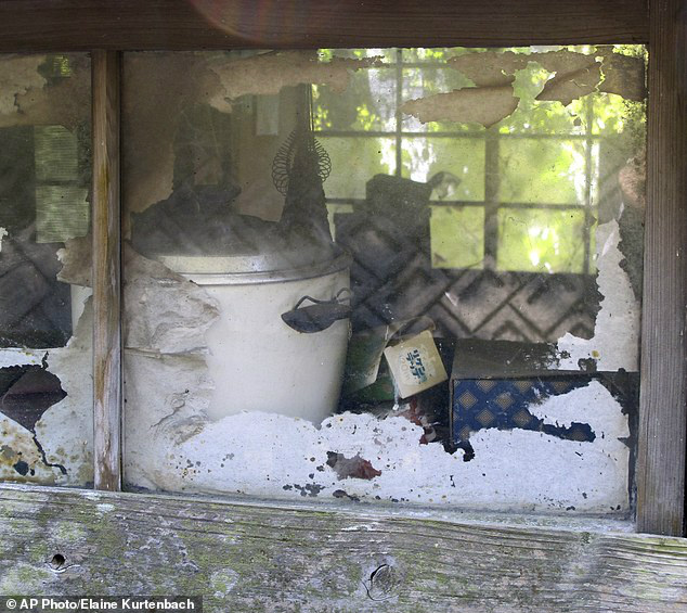 Moradora confecciona espantalhos para substituir pessoas mortas em aldeia e local se torna atração turística