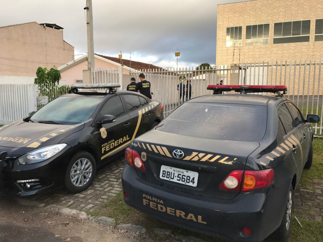 PF cumpre mandados na Capital contra desvio de verba de universidade Policiais cumprem mandados na Capital e em Corumbá, além de cidades do Paraná - Foto: Divulgação