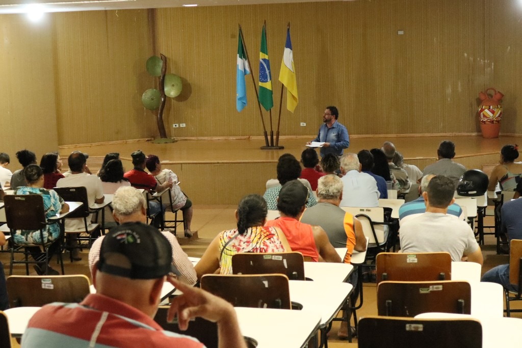 Os feirantes participaram da primeira reunião para definir os rumos da Feira Central de Dourados – A. Frota