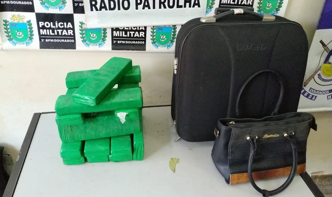 Mulher é flagrada com mochila “recheada” de maconha em ônibus Adilson Domingos