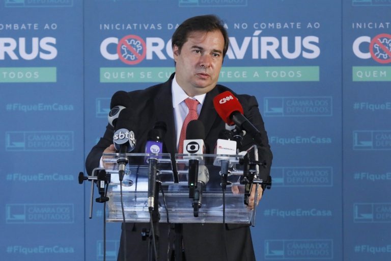 Maia anuncia grupo para discutir adiamento das eleições, sem prorrogação de mandatos Maia anuncia grupo para discutir adiamento das eleições, sem prorrogação de mandatos