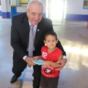 Diretor presidente da Agepen durante entrega de brinquedos no Ceinf.