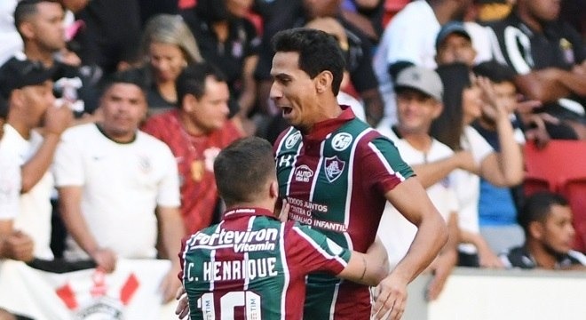 Fluminense vence Corinthians com direito a falha de Cássio em Brasília Paulo Henrique Ganso chutou de fora da área e Cássio empurrou bola para gol. Edu Andrade/Estadão Conteúdo