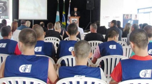 Projeto capacita jovens em conflito com a lei para o mercado de trabalho Projeto capacita jovens em conflito com a lei para o mercado de trabalho