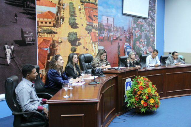 Daniela vai apresentar proposta que libera e regulamenta UBER Daniela vai apresentar proposta que libera e regulamenta UBER