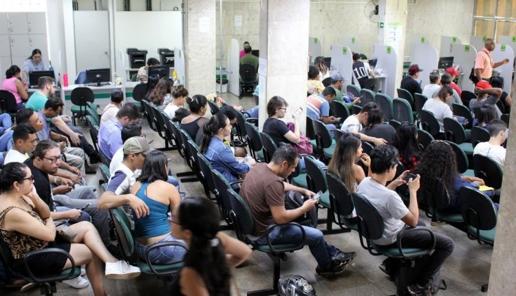 Semana começa com 180 vagas de emprego para a Capital Divulgação/Funtrab