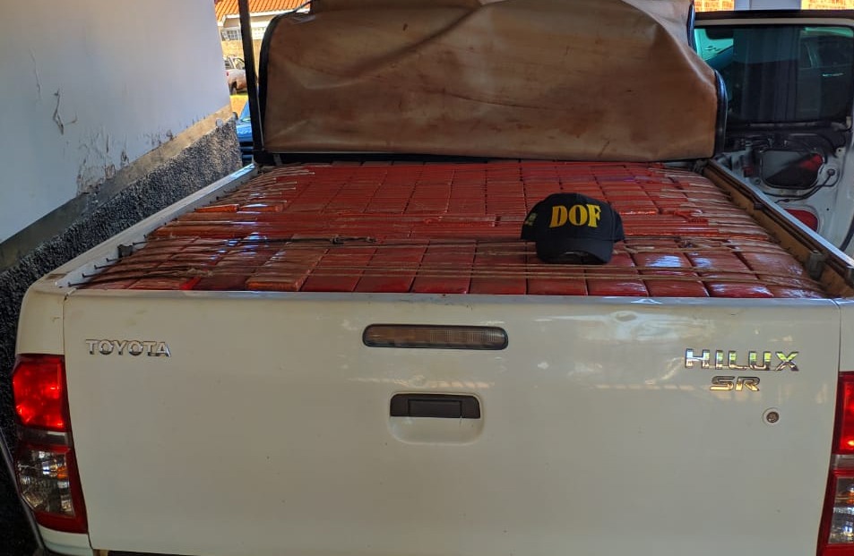 DOF apreende veículo lotada com maconha na região de Santa Rita do Pardo Condutor e passageiro disseram que foram contratados para levar a droga de Campo Grande até Uberaba (MG) e que contavam com o apoio do condutor do Crossfox abordado. Divulgação
