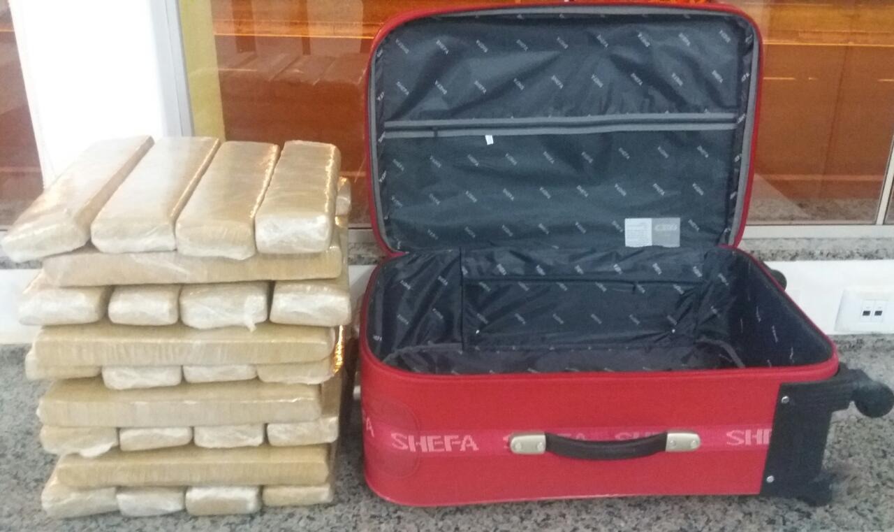 Carga de maconha apreendida pelo agentes da PRF com a jovem no ônibus - Foto: Divulgação/PRF