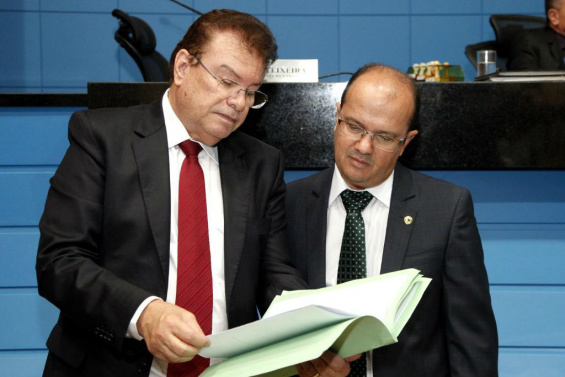 Foto: Victor Chileno  AL/MS
Deputado Picarelli, à esquerda, diz que diagnóstico precoce é prioridade