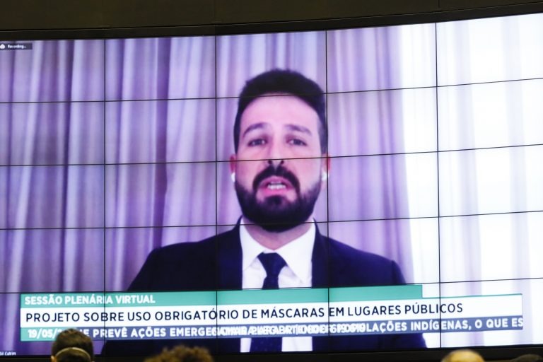 Multa será de R$ 300, mas esse valor poderá ser maior se houver regulamentação específica municipal. Maryanna Oliveira/Câmara dos Deputados
