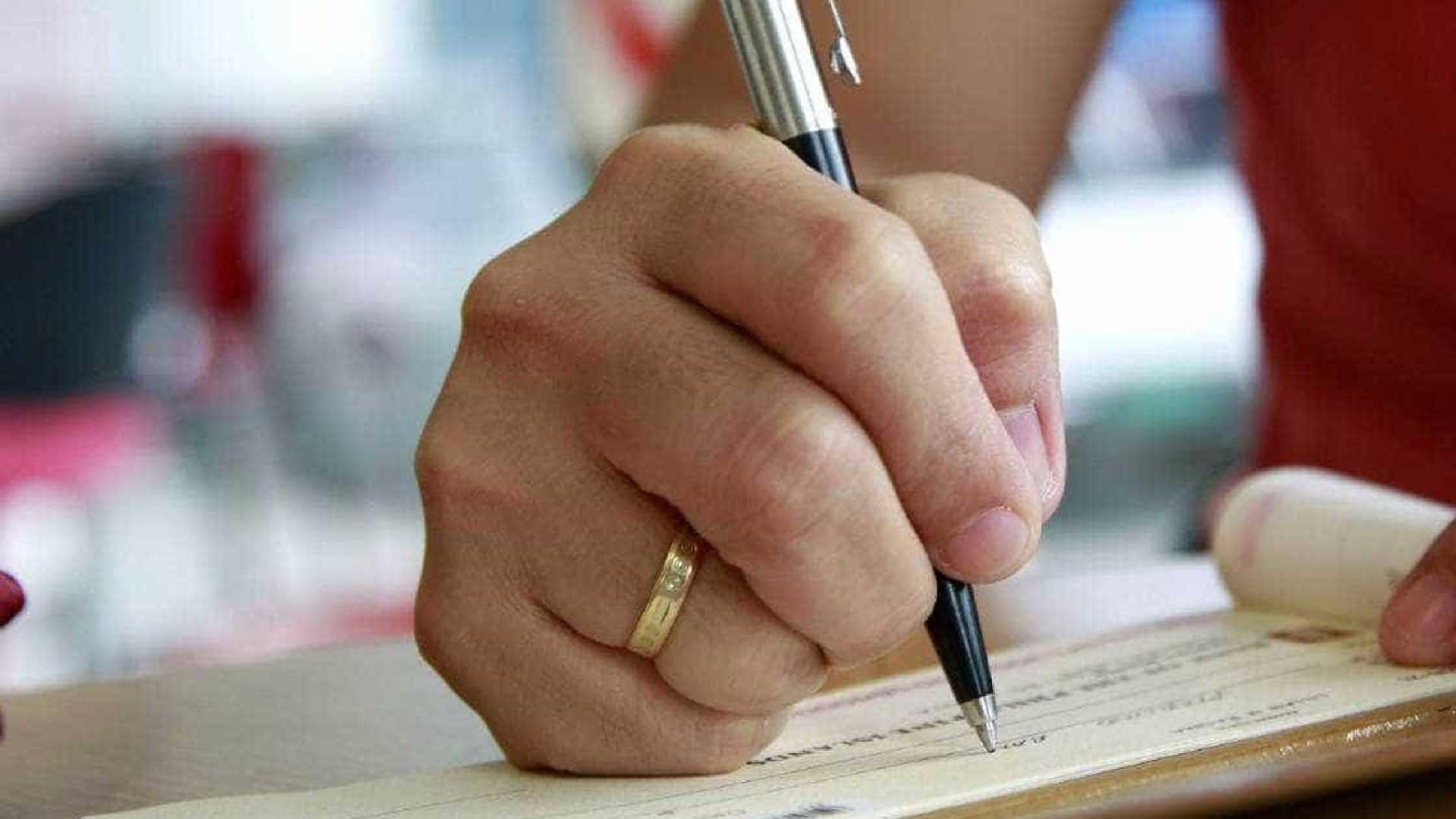 Cheques devolvidos caem em agosto em relação a julho