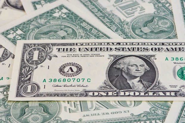 Dólar opera em alta com mau humor dos mercados Dólar opera em alta com mau humor dos mercados