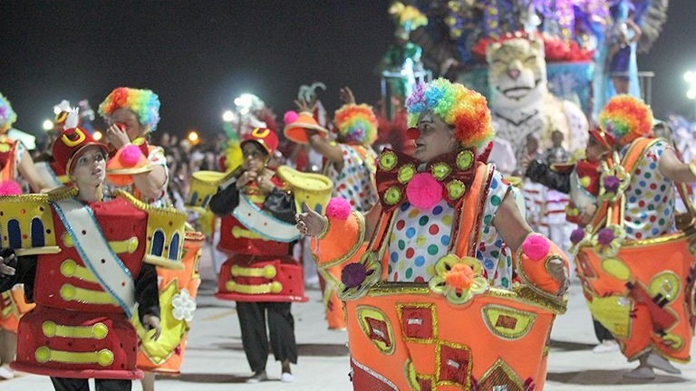 Escolas de samba do grupo especial desfilam neste sábado em Campo Grande Escolas de samba do grupo especial desfilam neste sábado em Campo Grande