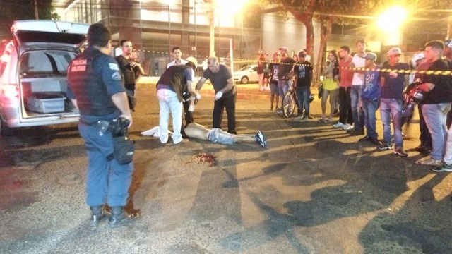 Jovem morreu no local- Foto: Osvaldo Duarte