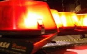 Assaltantes rendem jovem em rodovia e levam caminhonete