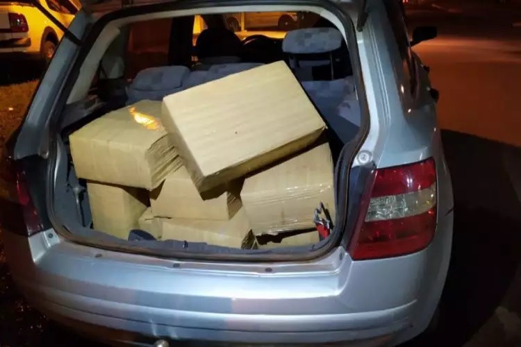 Fardos de maconha encontrados dentro do carro. Ponta Porã News