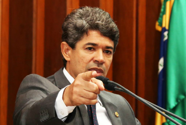 Parlamentares criticam exoneração de educadores da Rede Municipal de Ensino Foto: Victor Chileno AL/MS
Professor Rinaldo abordou a preocupante situação da educação em Campo Grande