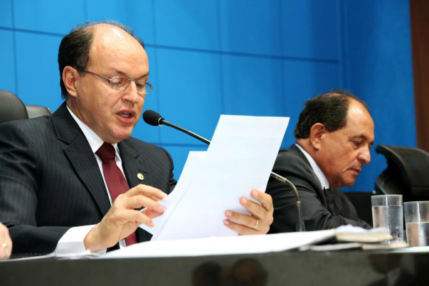Deputados aprovam dois projetos e moção de repúdio contra a CPMF Dois projetos de lei foram aprovados na Sessão Ordinária