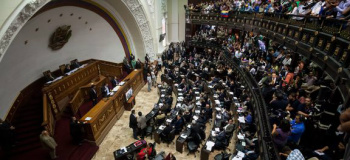 Tribunal da Venezuela revoga decisão de assumir as funções do Parlamento