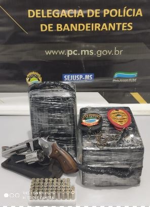 Casal é preso com 8,4 quilos de cocaína e arma de fogo no interior