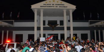 Protestos contra o governo paraguaio atingem a região de fronteira Protestos contra o governo paraguaio atingem a região de fronteira