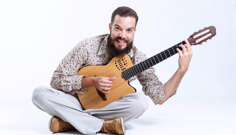 Academia faz festa com direito a malhação, atrações e bolo assinado por campeã do Bake Off Brasil Chicão Castro é uma das atrações. Divulgação