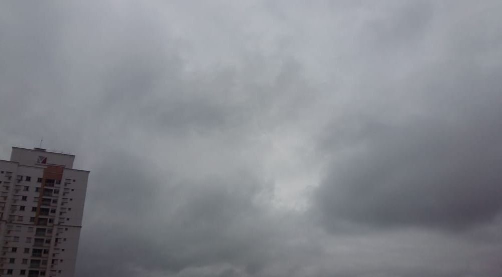 Sexta-feira com pancadas de chuva e máxima de 35°C Sexta-feira com pancadas de chuva e máxima de 35°C