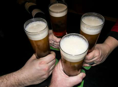 A medida será aplicada a propagandas de bebidas alcoólicas com teor alcoólico igual ou superior a 0,5 grau Gay Lussac (ºGL) 
Foto: iStock / Getty Images
