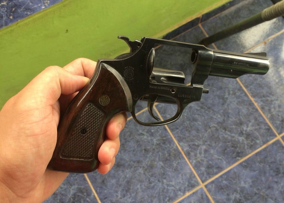 Arma utilizada no crime.