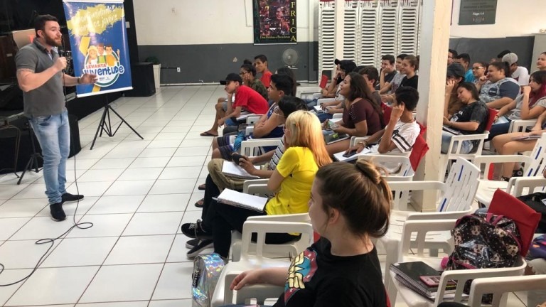 Prefeitura realiza o 31º Levanta Juventude na Moreninhas II