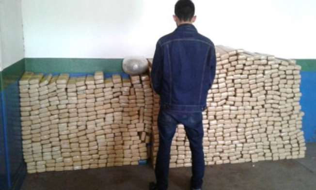 Duas pessoas foram presas por tráfico de drogas