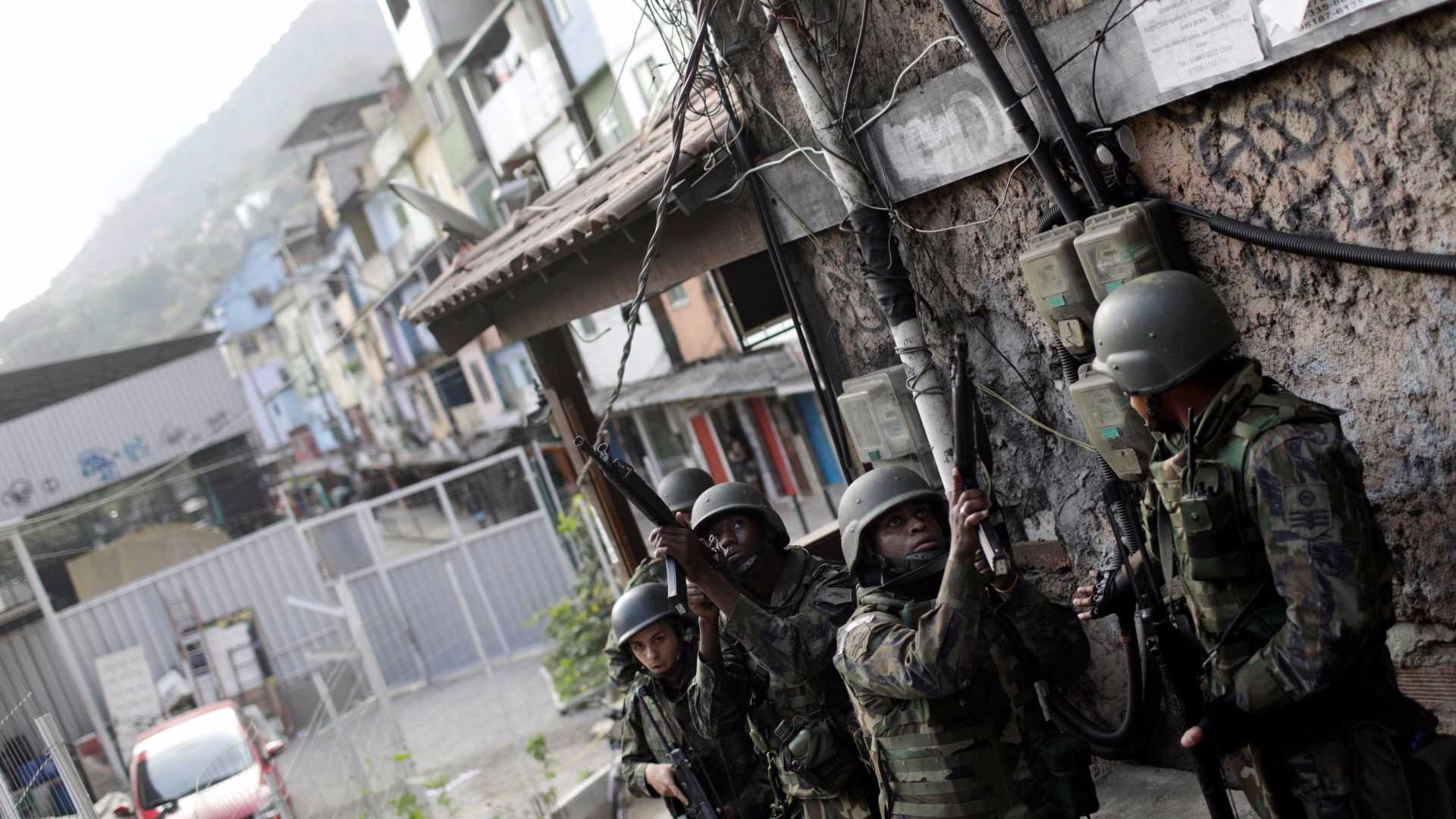 Rocinha volta a registrar tiroteio e escolas suspendem aulas na 2ª Reuters