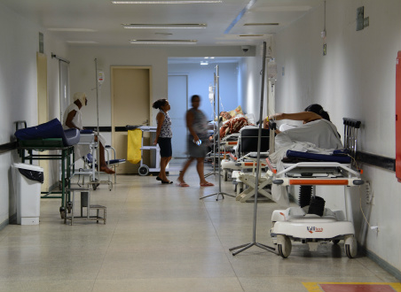 Uma das denúncias é sobre médico que atua no PS e ao mesmo tempo na cirurgia da Santa Casa - Foto: Paulo Ribas/Correio do Estado