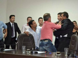 Confusão com vereadores em Maracaju - Foto: Tudo do MS