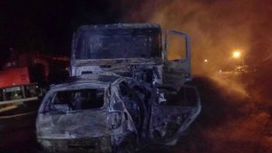 Filha reconhece motorista que morreu carbonizado na BR-163 Caminhão carbonizado após colisão frontal contra VW/Fox.