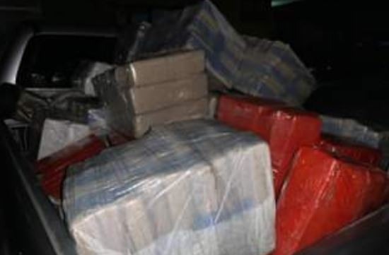 Polícia Civil estoura depósito de drogas e apreende quase 1,7 toneladas Polícia Civil estoura depósito de drogas e apreende quase 1,7 toneladas