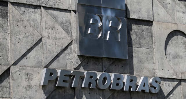 Petrobras diz que vai monitorar preço internacional do petróleo Sergio Moraes/Reuters