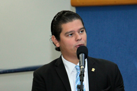 Otávio envia indicações para troca de lâmpadas e tapa-buraco em dez bairros da Capital Otávio envia indicações para troca de lâmpadas e tapa-buraco em dez bairros da Capital